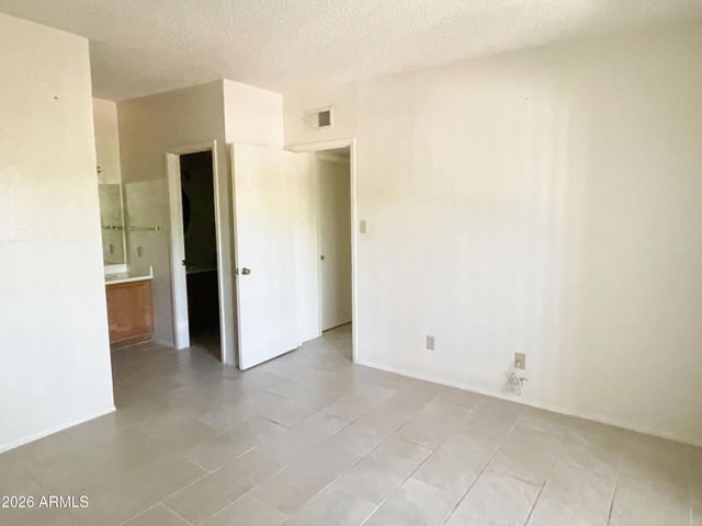 5757 W Eugie Avenue 2003, Glendale, AZ 85304