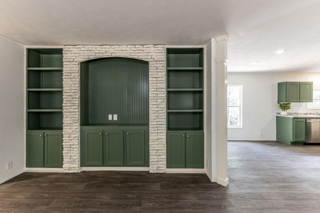 321 Forest Road, Point Blank, TX 77364