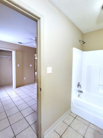 1115 Howell, Apt c, Purvis, MS 39475