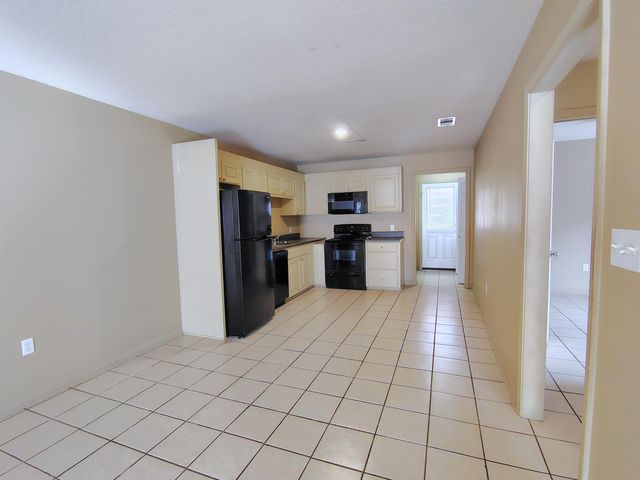 1115 Howell, Apt c, Purvis, MS 39475