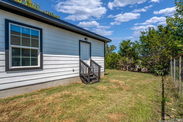 1032 Blueridge Dr, Canyon Lake, TX 78133