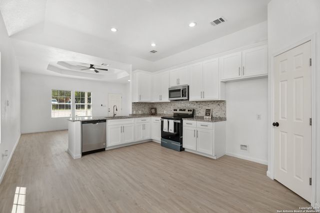 1032 Blueridge Dr, Canyon Lake, TX 78133