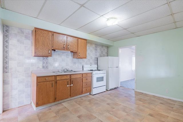 713 N George Street, Clinton, IL 61727