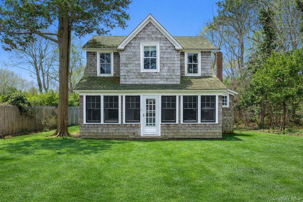 4 Weesuck Avenue, East Quogue, NY 11942