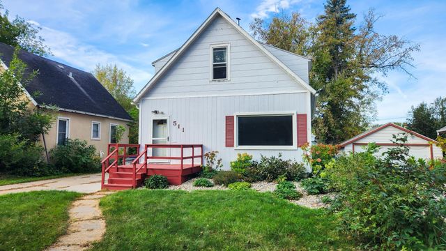 511 11th Street N, Moorhead, MN 56560