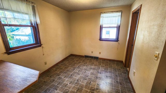 511 11th Street N, Moorhead, MN 56560
