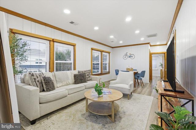 1023 19TH ST S, Arlington, VA 22202