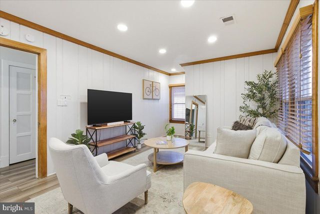 1023 19TH ST S, Arlington, VA 22202