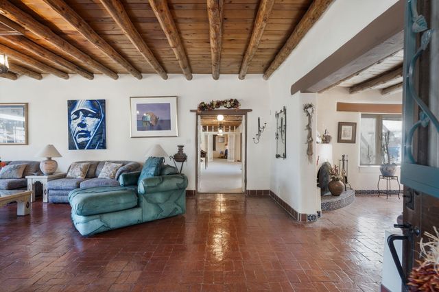 10075 Los Cansados Road NW, Albuquerque, NM 87114