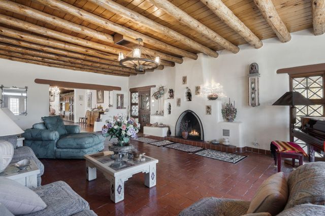 10075 Los Cansados Road NW, Albuquerque, NM 87114