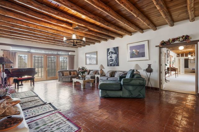 10075 Los Cansados Road NW, Albuquerque, NM 87114