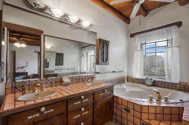 10075 Los Cansados Road NW, Albuquerque, NM 87114