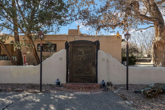 10075 Los Cansados Road NW, Albuquerque, NM 87114