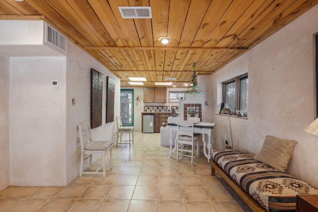 10075 Los Cansados Road NW, Albuquerque, NM 87114