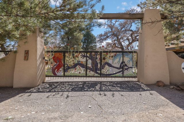 10075 Los Cansados Road NW, Albuquerque, NM 87114