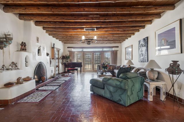 10075 Los Cansados Road NW, Albuquerque, NM 87114