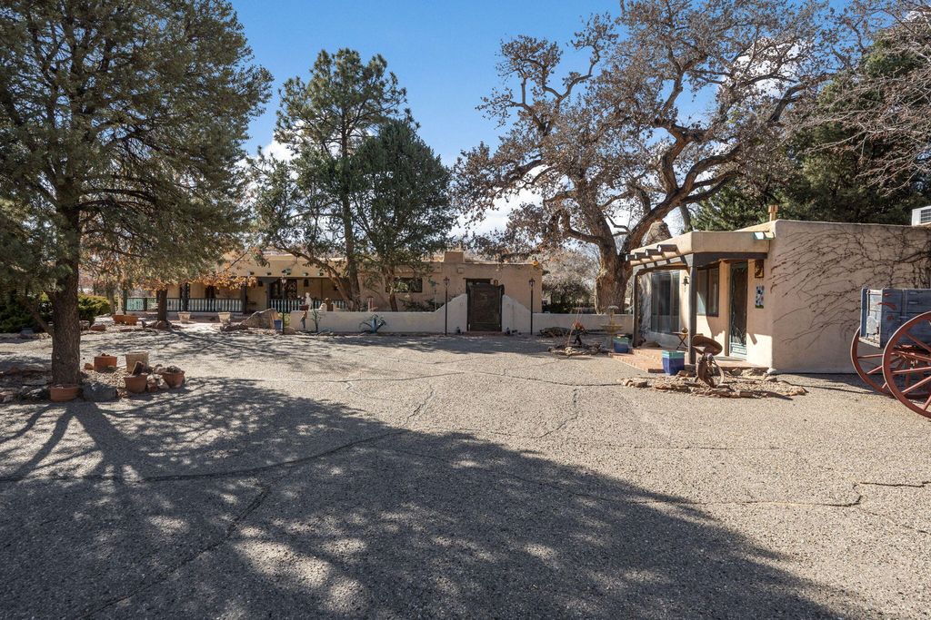 10075 Los Cansados Road NW, Albuquerque, NM 87114