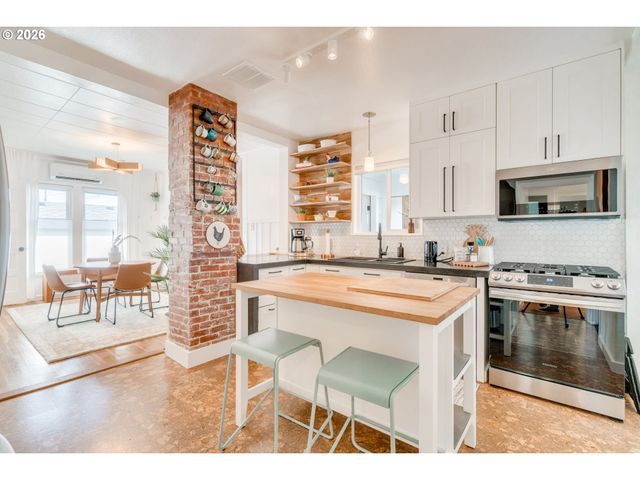 6204 Ne WILLOW St, Portland, OR 97213