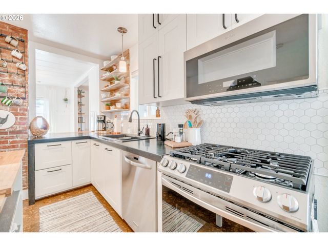 6204 Ne WILLOW St, Portland, OR 97213