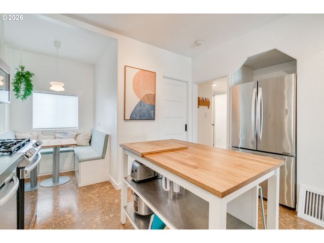 6204 Ne WILLOW St, Portland, OR 97213