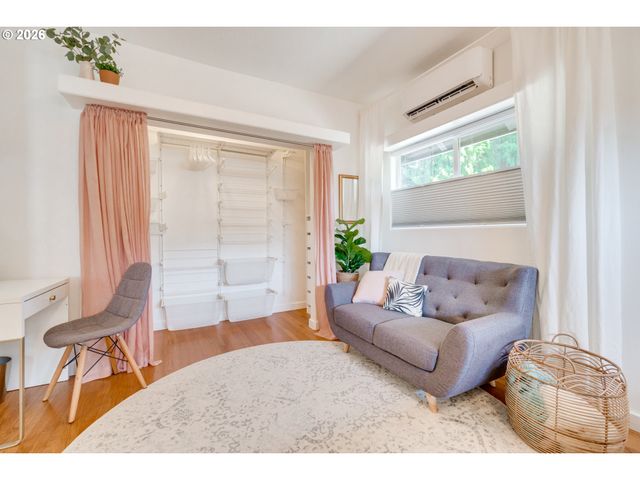 6204 Ne WILLOW St, Portland, OR 97213