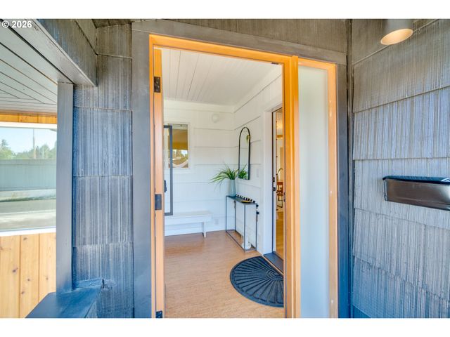 6204 Ne WILLOW St, Portland, OR 97213