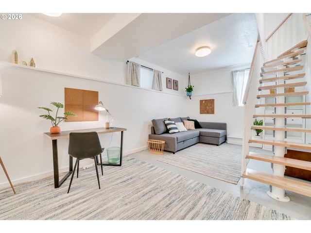 6204 Ne WILLOW St, Portland, OR 97213