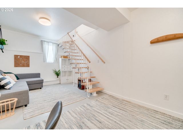 6204 Ne WILLOW St, Portland, OR 97213