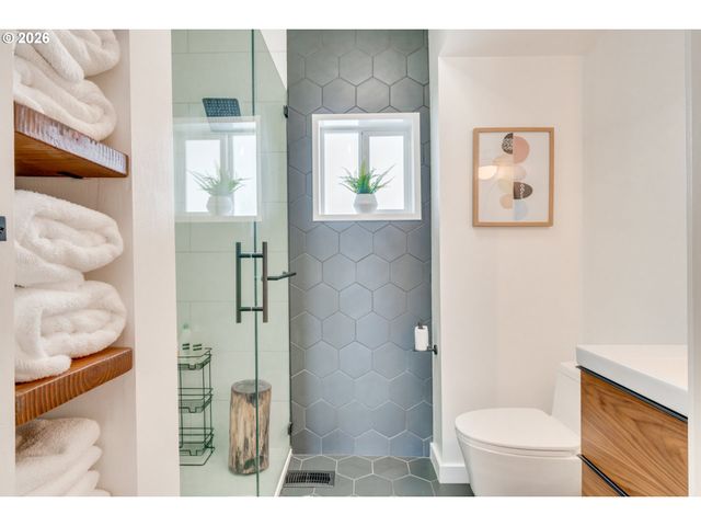 6204 Ne WILLOW St, Portland, OR 97213
