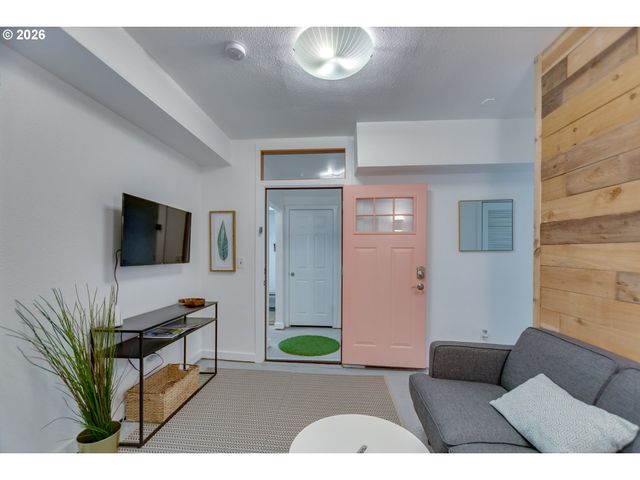 6204 Ne WILLOW St, Portland, OR 97213