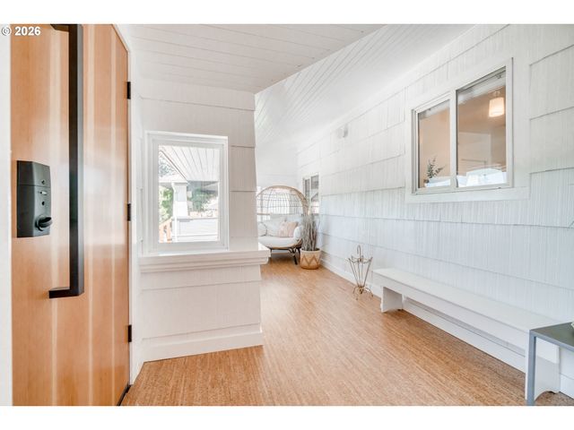 6204 Ne WILLOW St, Portland, OR 97213