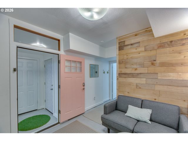 6204 Ne WILLOW St, Portland, OR 97213