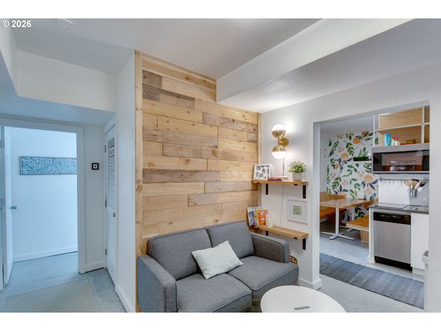 6204 Ne WILLOW St, Portland, OR 97213