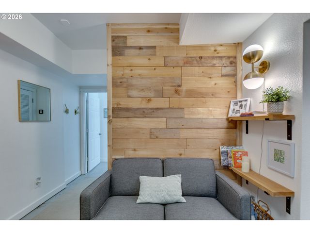 6204 Ne WILLOW St, Portland, OR 97213