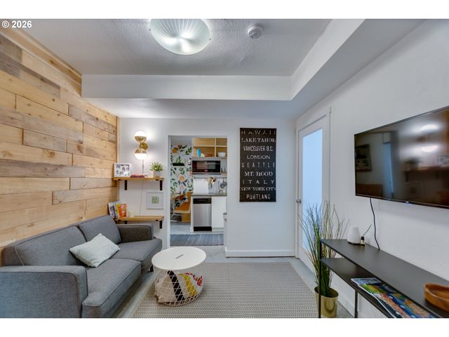 6204 Ne WILLOW St, Portland, OR 97213