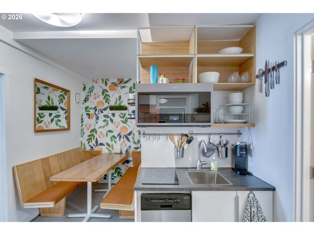 6204 Ne WILLOW St, Portland, OR 97213