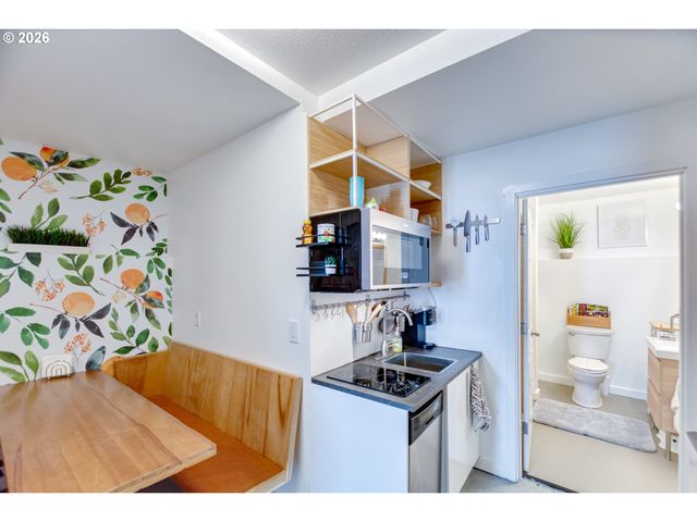 6204 Ne WILLOW St, Portland, OR 97213