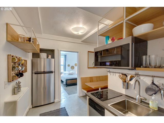 6204 Ne WILLOW St, Portland, OR 97213