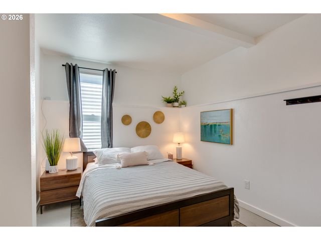 6204 Ne WILLOW St, Portland, OR 97213
