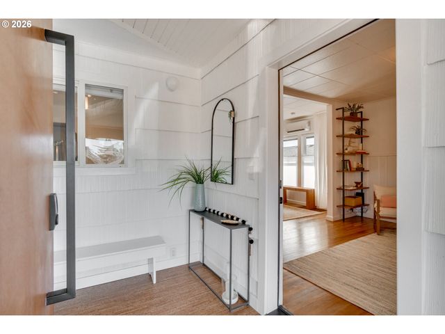 6204 Ne WILLOW St, Portland, OR 97213