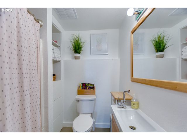 6204 Ne WILLOW St, Portland, OR 97213