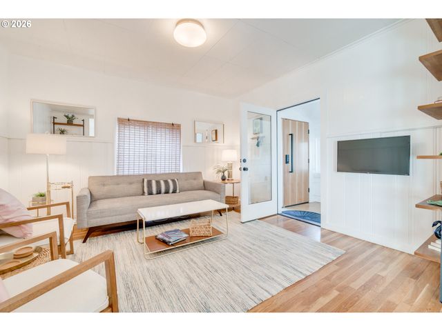 6204 Ne WILLOW St, Portland, OR 97213