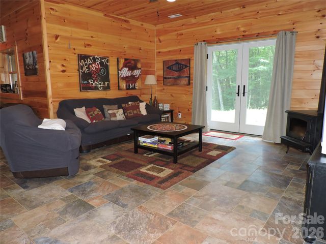 103 Chucks Lane, Bakersville, NC 28705