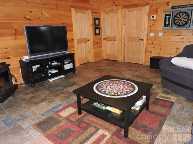 103 Chucks Lane, Bakersville, NC 28705