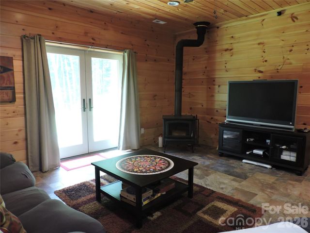 103 Chucks Lane, Bakersville, NC 28705