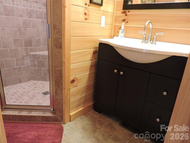 103 Chucks Lane, Bakersville, NC 28705