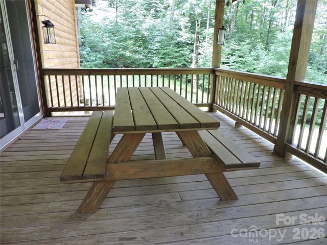 103 Chucks Lane, Bakersville, NC 28705