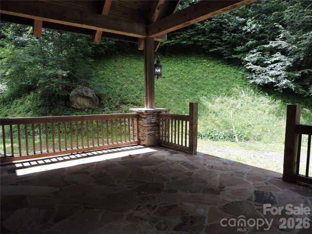 103 Chucks Lane, Bakersville, NC 28705