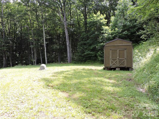 103 Chucks Lane, Bakersville, NC 28705