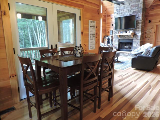 103 Chucks Lane, Bakersville, NC 28705